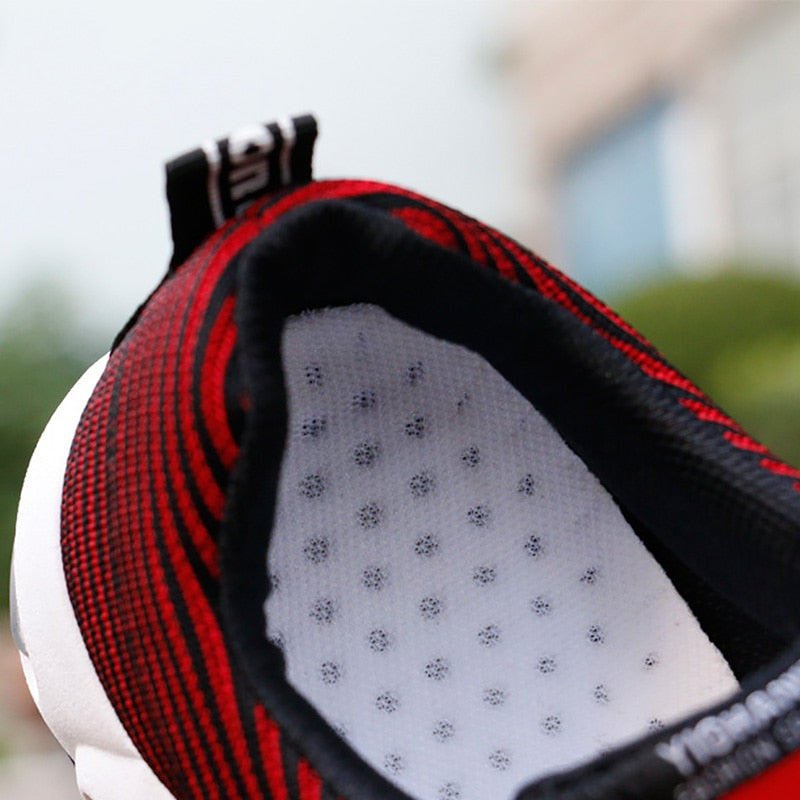 Men's Lightweight Mesh Sneakers with Air Cushion Sole and Lace-Up Closure